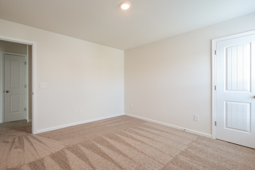 Building Photo - 2123 Southlea Dr