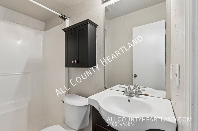 Building Photo - 709 Stonecroft Cir