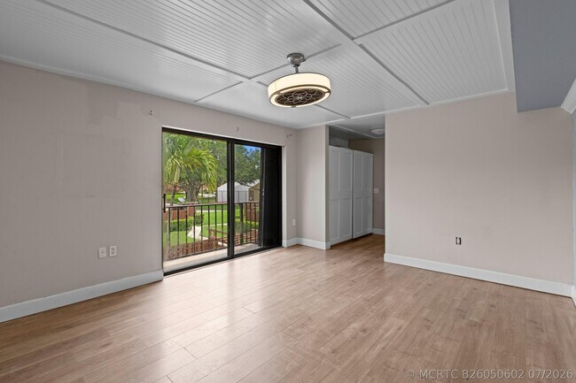 Building Photo - 1405 14th Ln