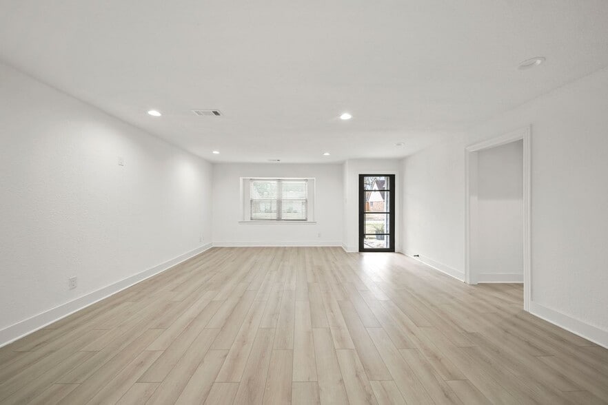 Building Photo - 6010 Rutherglenn Dr