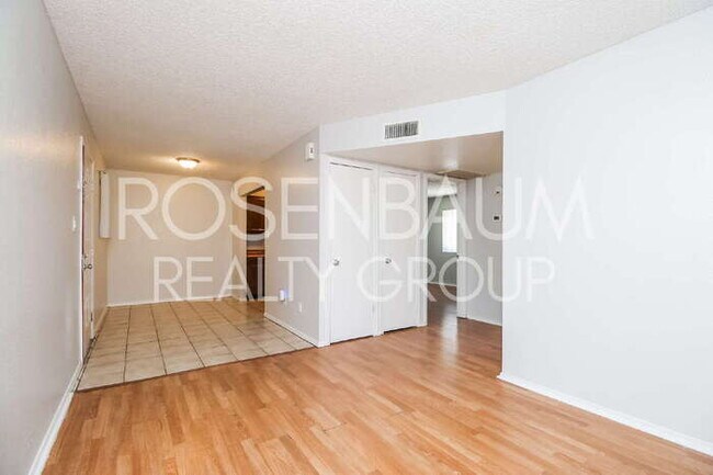 Building Photo - 1050 W University Dr