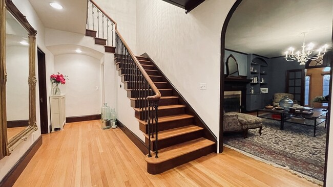 Building Photo - 177 Springfield St