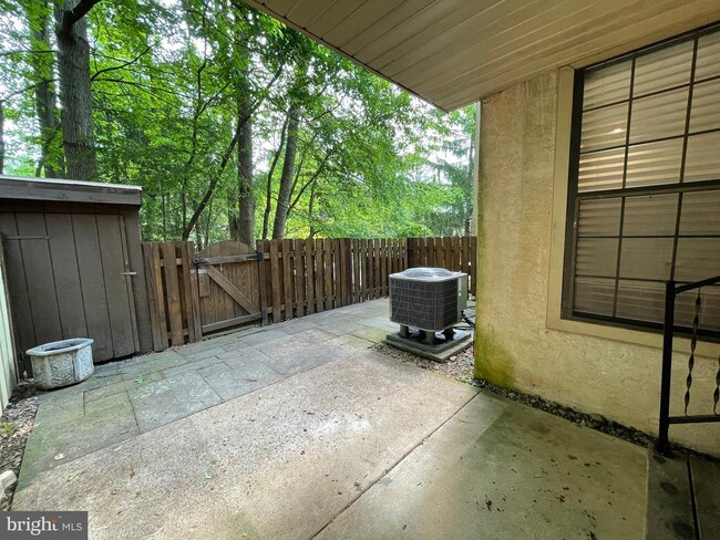 Building Photo - 204 Weatherstone Dr
