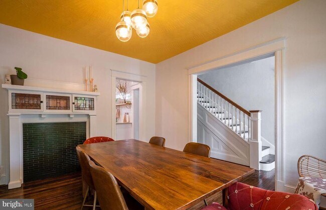 Building Photo - 1354 D St NE