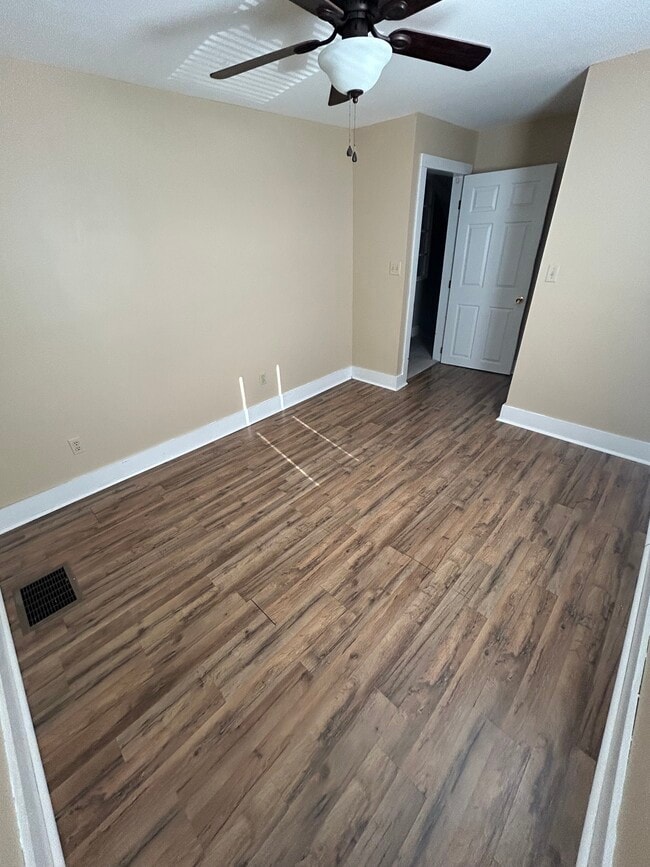 Building Photo - 1284 S Bay Rd