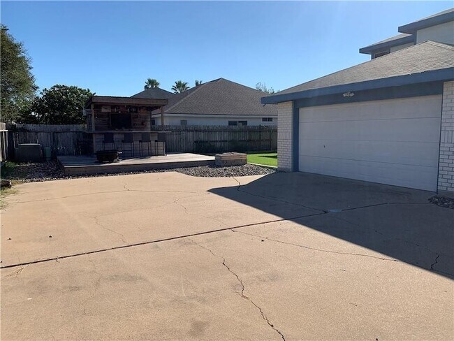 Building Photo - 15334 Barataria Dr