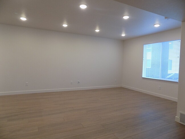 Building Photo - 63 E Hamblin Ln