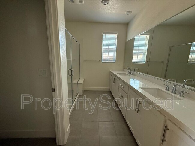 Building Photo - 2044 Daimler St