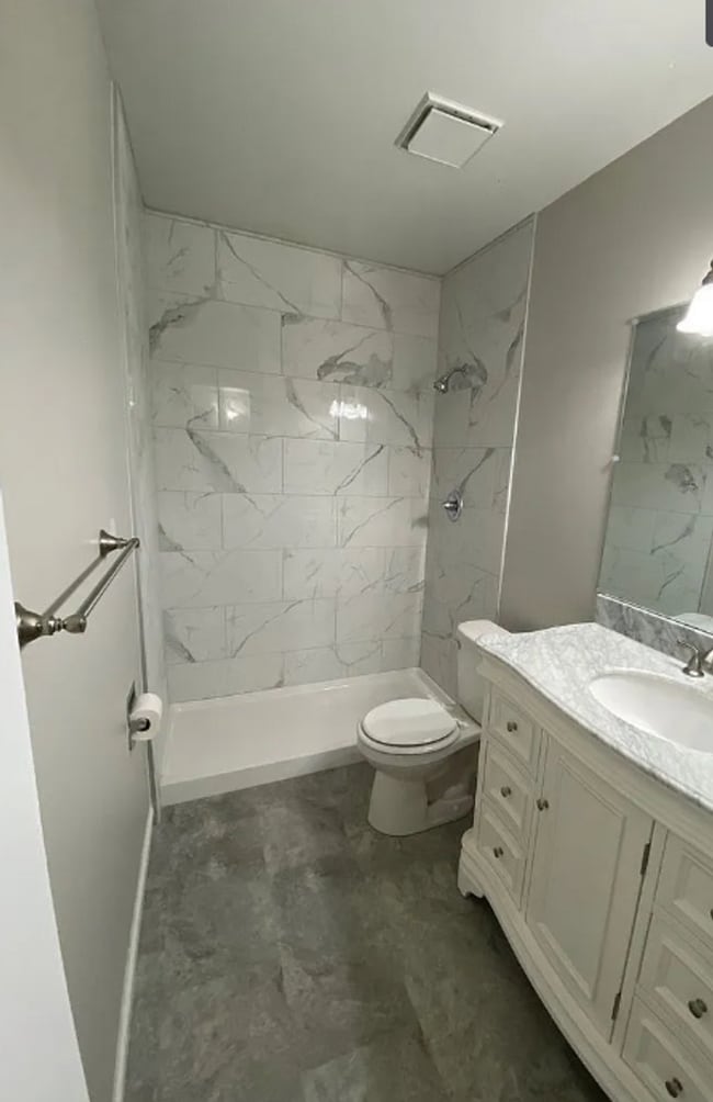 Building Photo - Comfort & Convenience in West Greeley