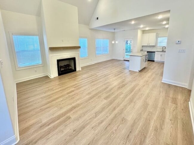 Building Photo - Move In Special! Brand New 4-bdroom 2.5 ba...