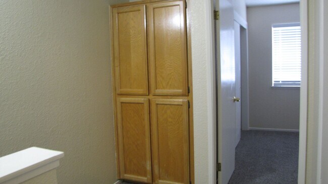 Building Photo - Condo in South West Bakersfield Private Co...