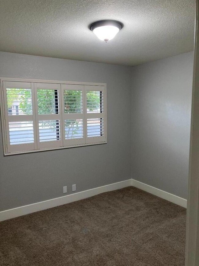 Building Photo - 502 Oak Ridge Dr