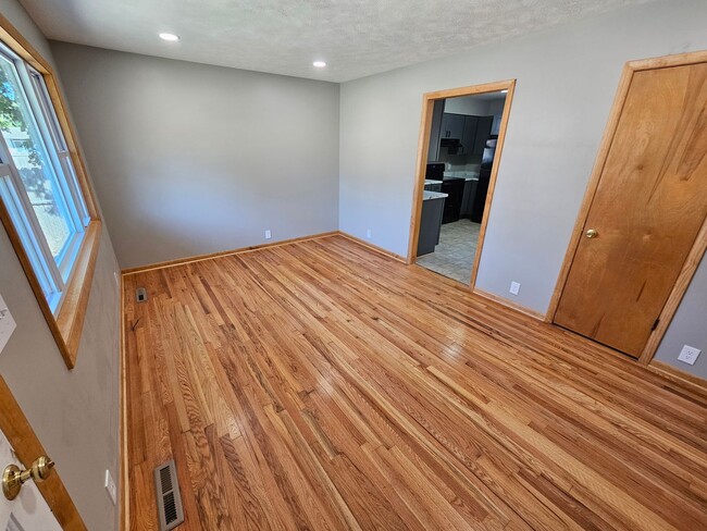 Building Photo - Single Family with basement