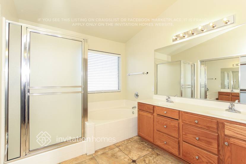 Building Photo - 8228 W Harmony Ln