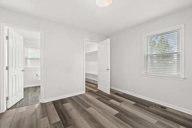 Building Photo - 3405 Somme Ave