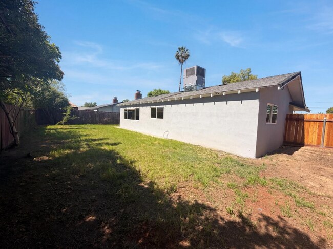 Building Photo - 1128 Hobart Dr