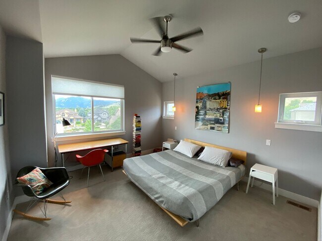Building Photo - Gorgeous 4B/3.5B North Boulder - Available...