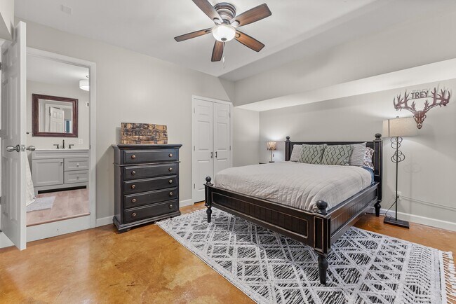 Building Photo - 9711 Pine Point Dr