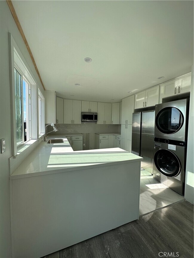 Building Photo - 223 24th St