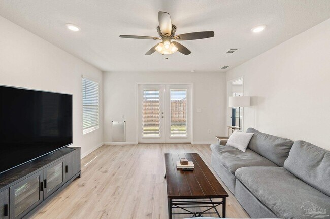 Building Photo - 5252 Peach Dr