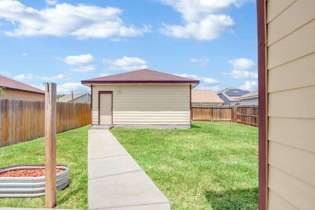Building Photo - 5983 Midcrown Dr