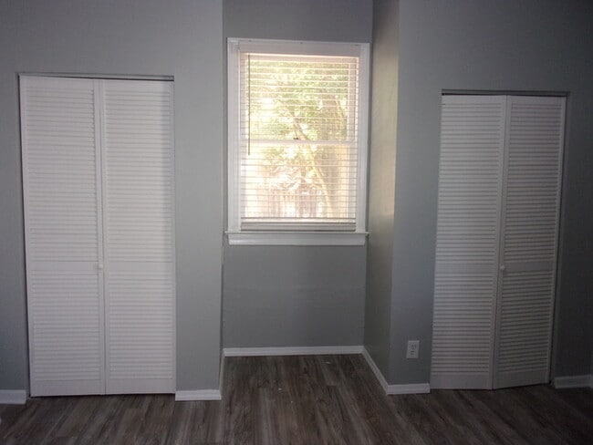 Building Photo - Beautifully Renovated 2 Bedroom 1 1/2 Bath Home