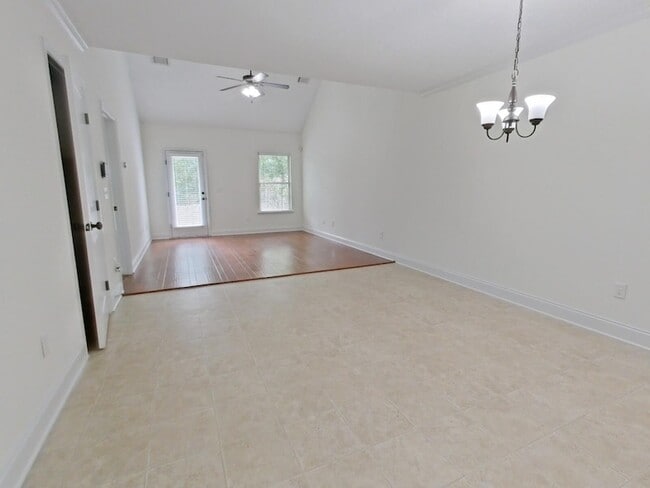 Building Photo - 528 Scenic Dr