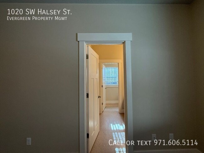Building Photo - 1020 SW Halsey St