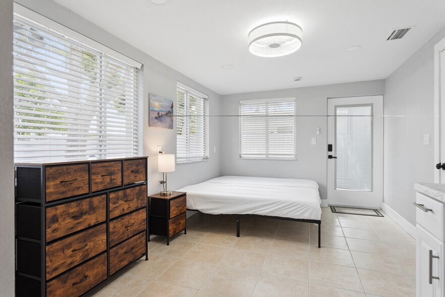 Building Photo - 4519 Venetian Blvd NE