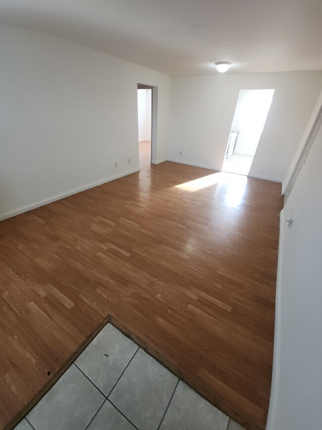 Building Photo - 2 Bedroom 1 Bath