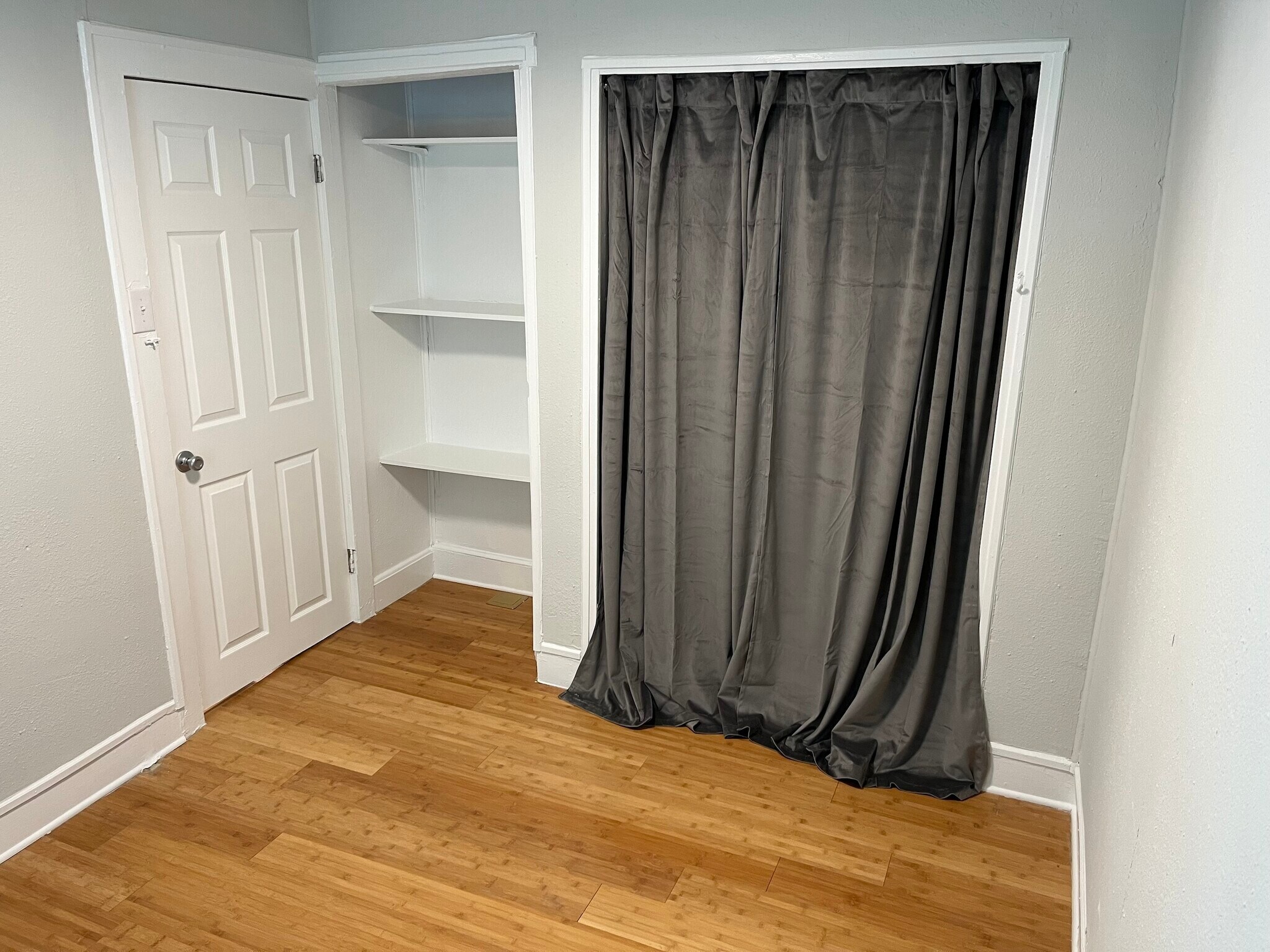 Building Photo - 1904 E 10th St