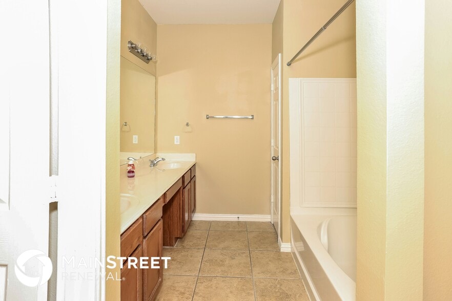 Building Photo - 279 Edison Ln