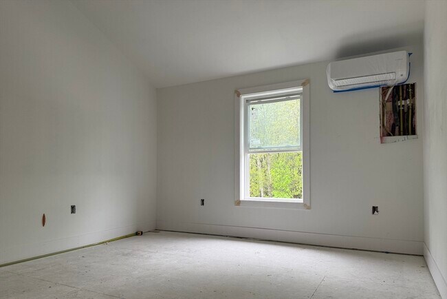 Building Photo - 251 Sladen St