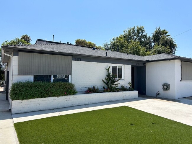 Building Photo - 5BD/2BA, Great Sunroom! (Lease out, pending signatures. Check back in a few days!)