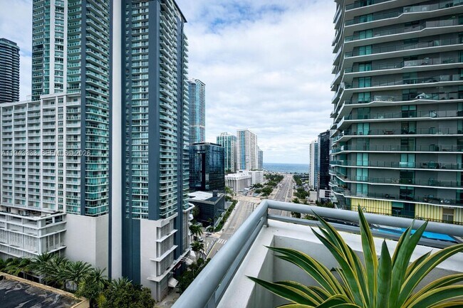 Building Photo - 60 SW 13th St