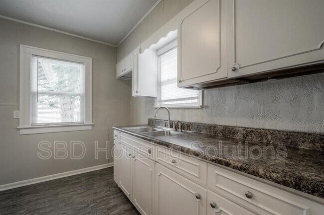 Building Photo - 1417 S Ralston Ave