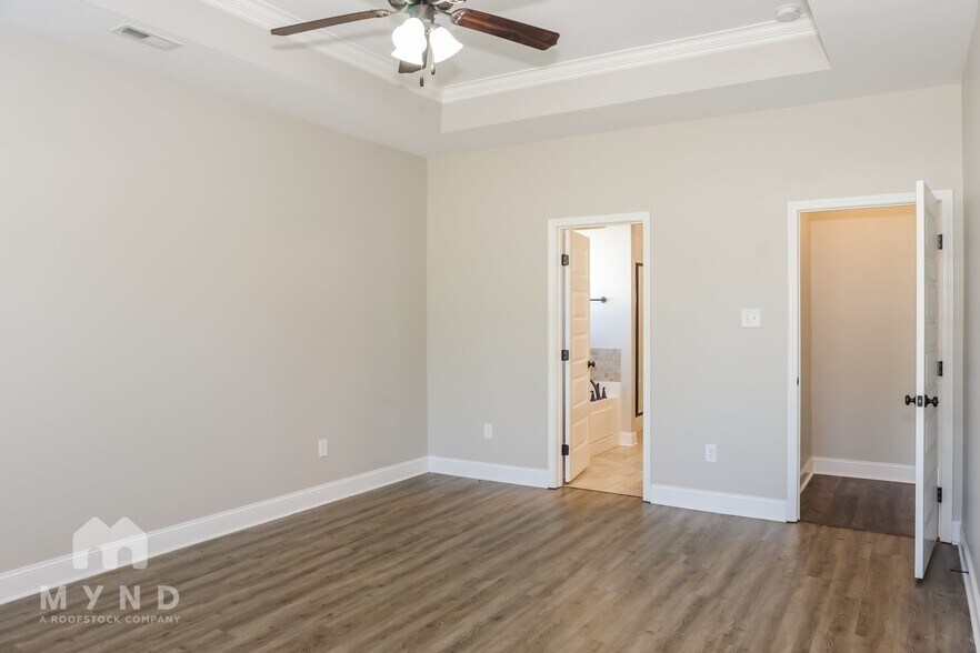 Building Photo - 27571 Carrington Ct