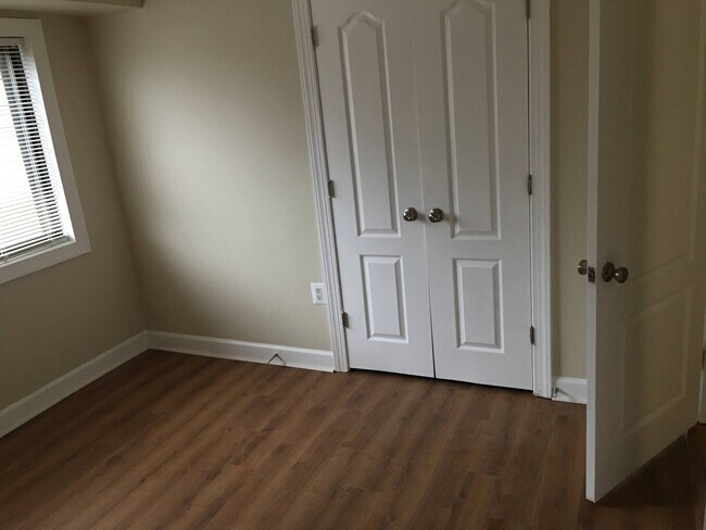 Building Photo - 6310 Hil-Mar Dr