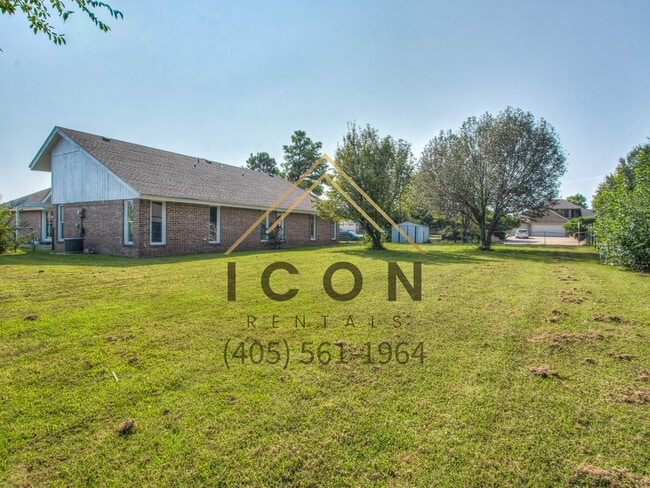 Building Photo - 517 N Robin Way