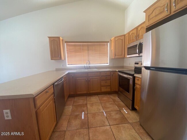 Building Photo - 3271 Briarwood Dr