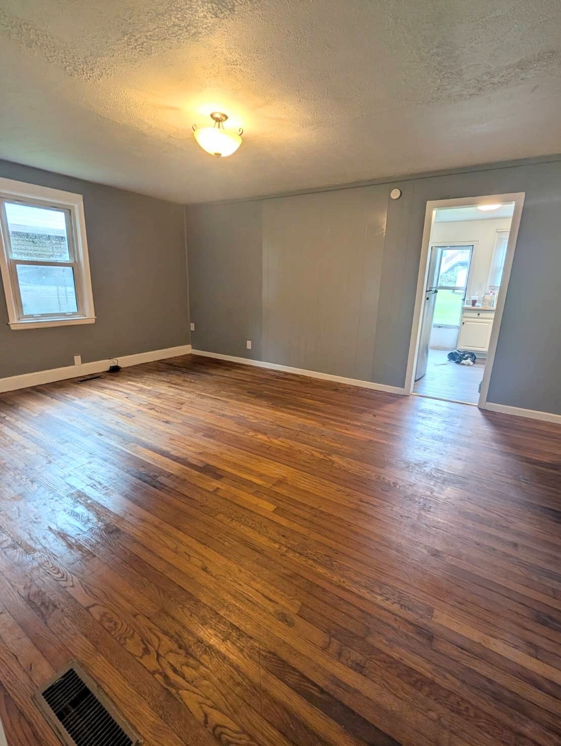 Building Photo - 401 Amber St