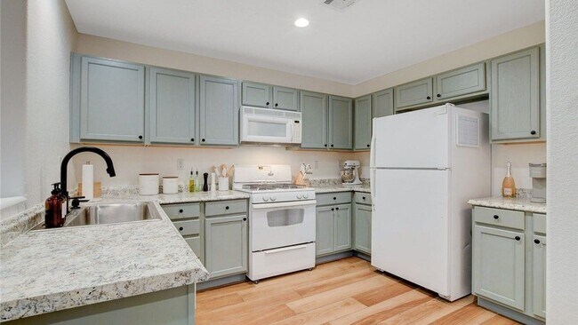 Building Photo - 9291 Hollander Ave
