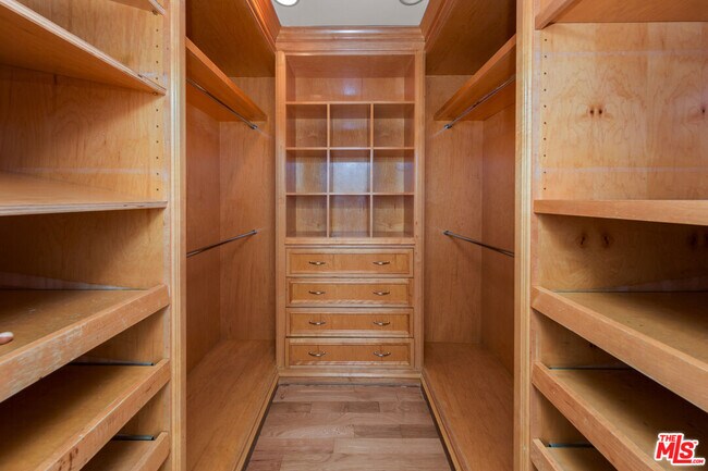 Building Photo - 6431 Maryland Dr