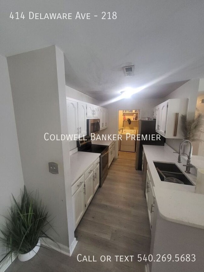 Building Photo - 414 Delaware Ave