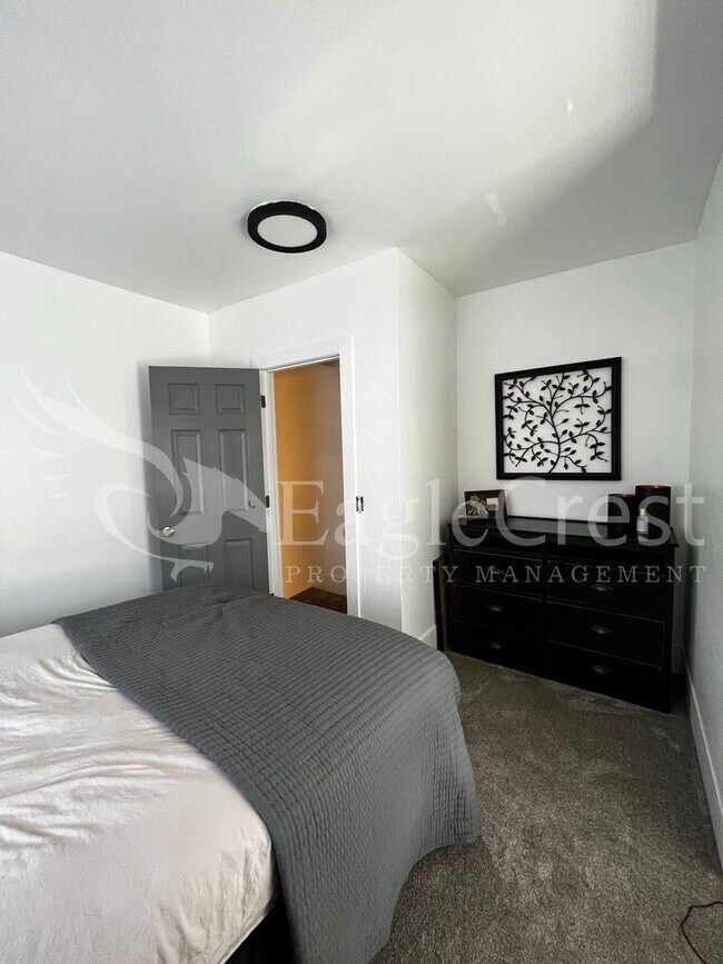 Building Photo - A Timeless & Elegant 2 Bedroom 1 Bathroom Single Family Home