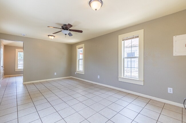 Building Photo - 330 Gem Ln