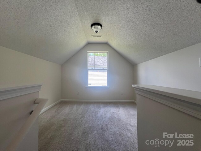 Building Photo - 176 English Hills Dr