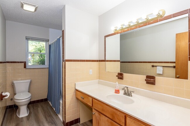Building Photo - 2900 Troy Ave