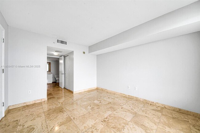 Building Photo - 1800 N Bayshore Dr