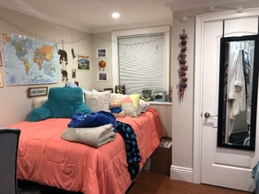 Building Photo - 11 Paraiso Pl